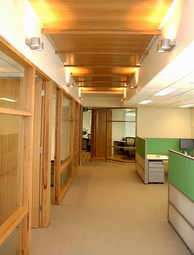 Open plan workstation features